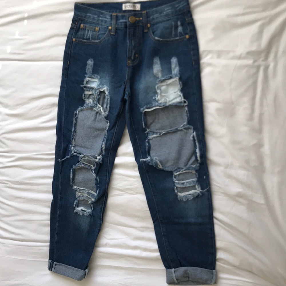 Oversized distressed boyfriend jeans